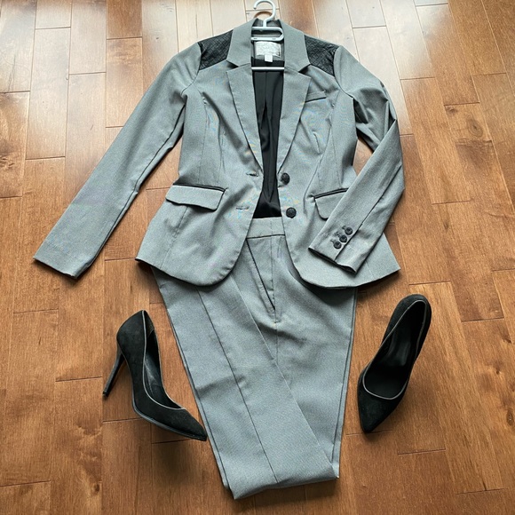 Dynamite blazer with shoulders leather detailing - Picture 1 of 14